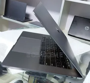 Photo - New Laptop Apple MacBook 32GB Intel Core I9 SSD 512GB