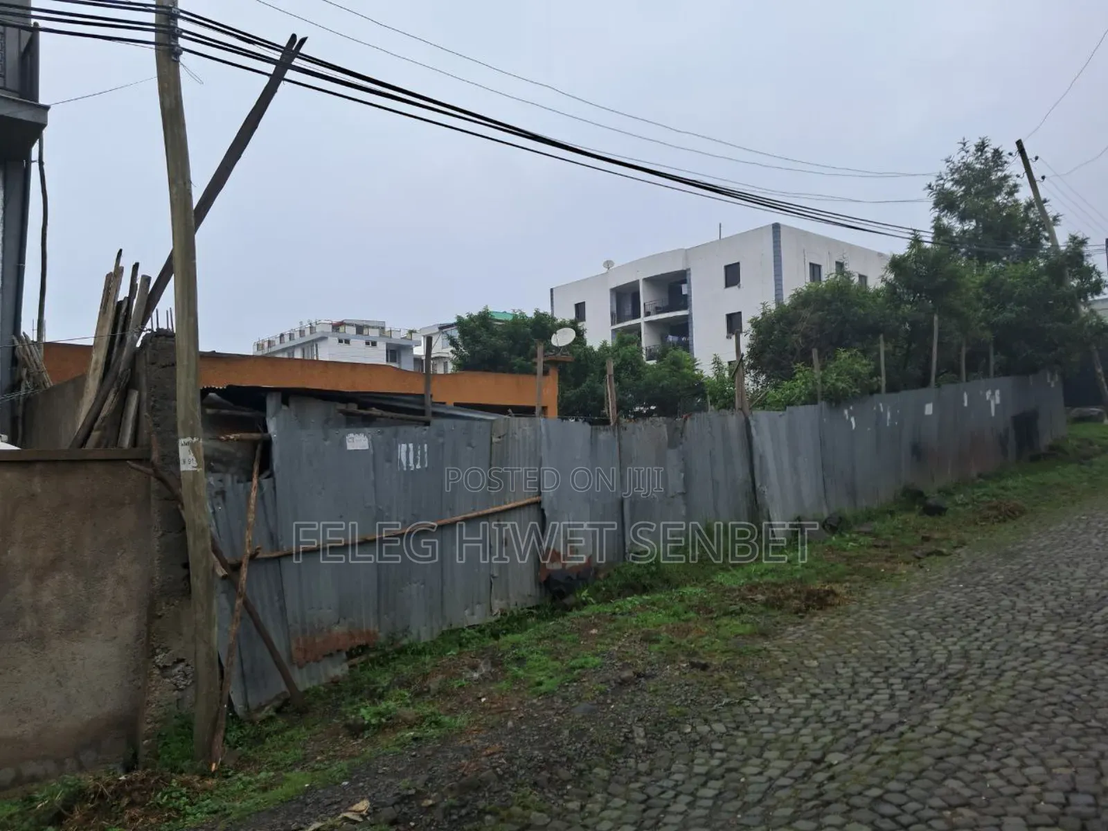 የሚሸጥ ሰርቢስ ቤት ያለው ቦታ