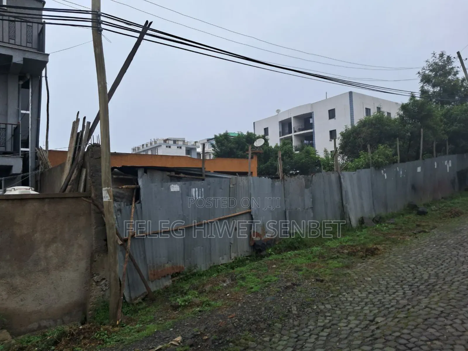 የሚሸጥ ሰርቢስ ቤት ያለው ቦታ