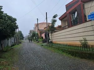 የሚሸጥ ሰርቢስ ቤት ያለው ቦታ