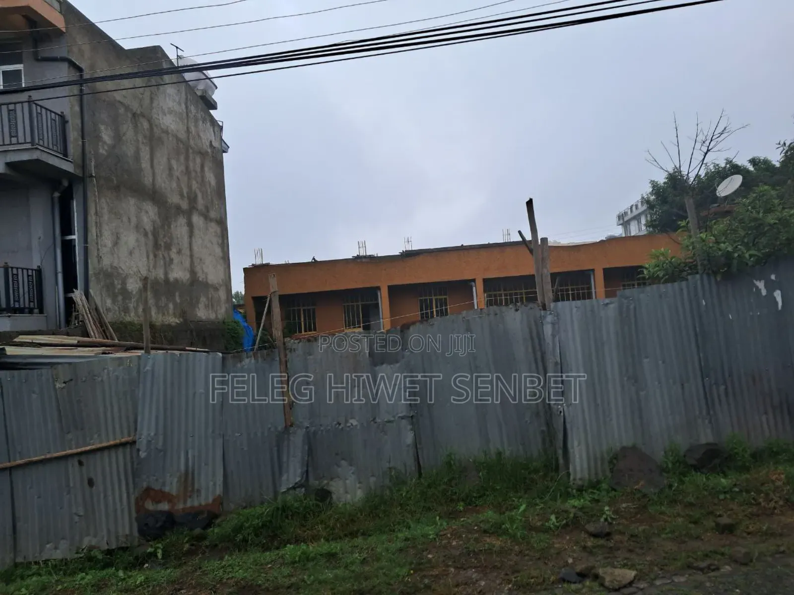 የሚሸጥ ሰርቢስ ቤት ያለው ቦታ