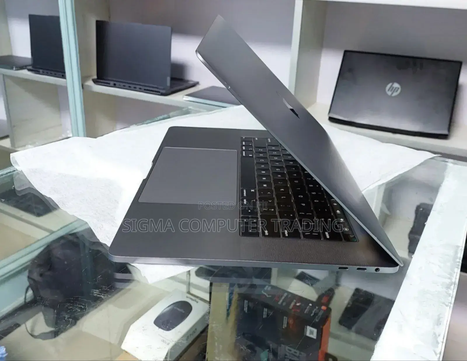 New Laptop Apple MacBook Pro 2019 32GB Intel Core I9 SSD 512GB