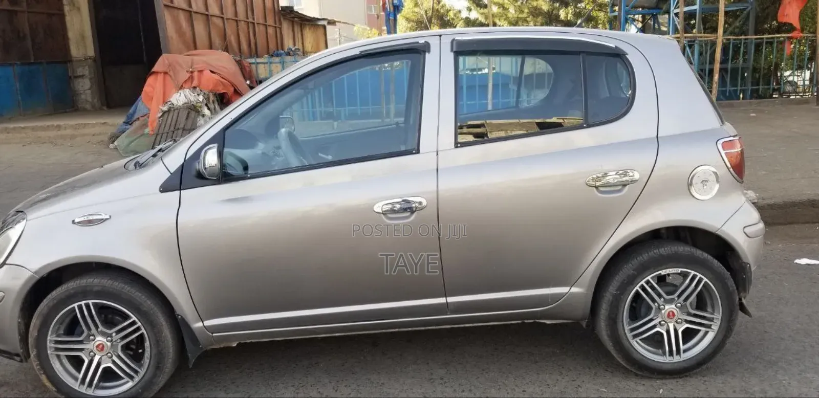 Toyota Vitz 2005 Beige