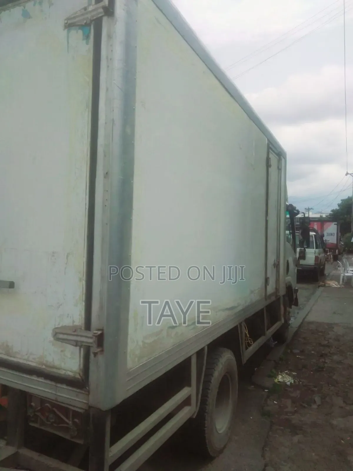 Isuzu ELF Truck 2014 White