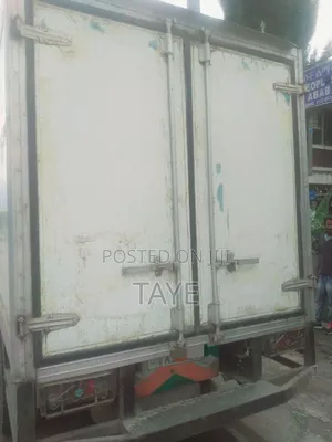 Isuzu ELF Truck 2014 White