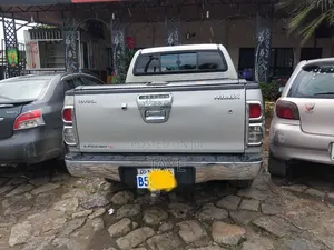 Toyota Hilux 2013 Silver