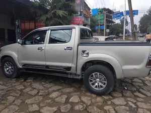 Toyota Hilux 2013 Silver