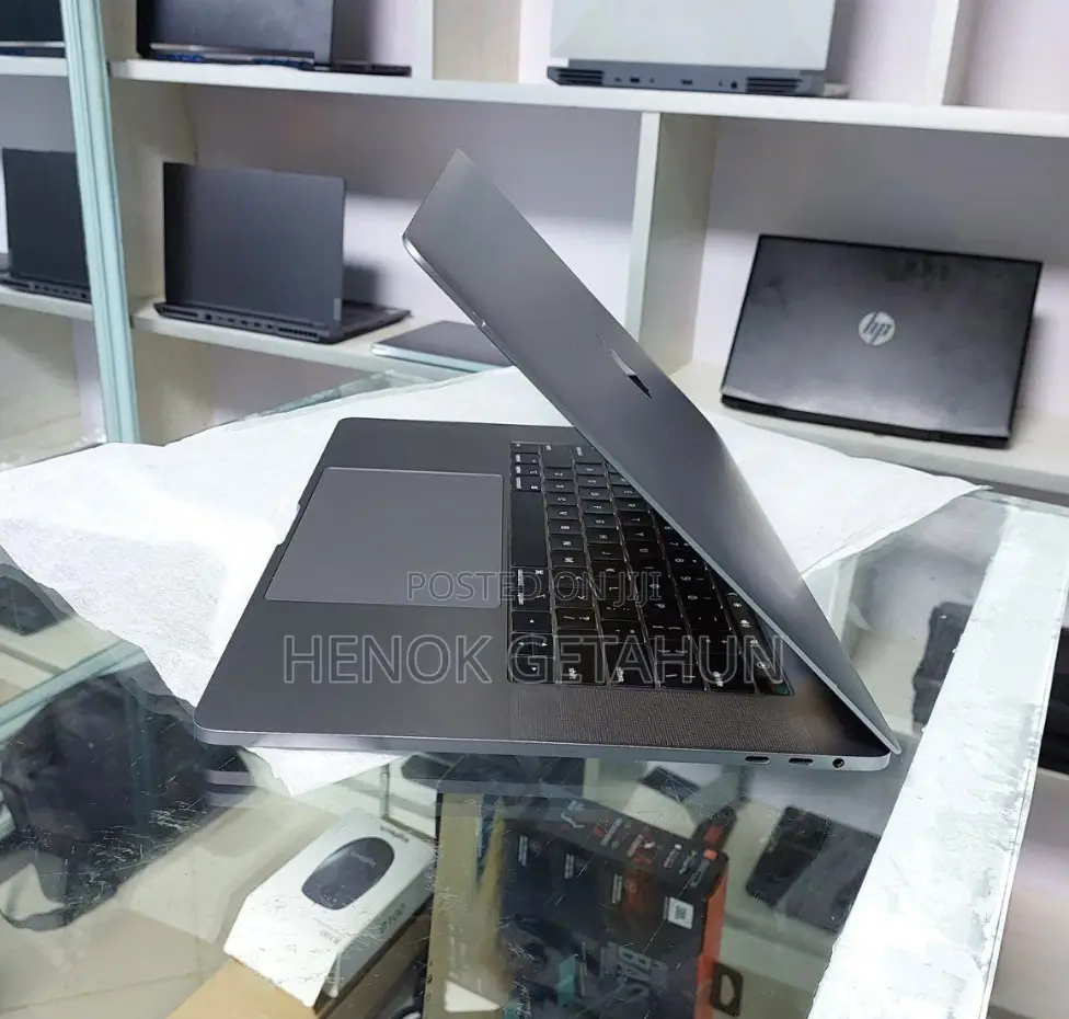 New Laptop Apple MacBook Pro 2019 32GB Intel Core I9 SSD 512GB