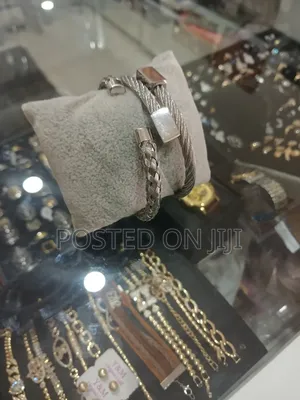 3set Luxury and Unique Bracelet 
Available in Stock