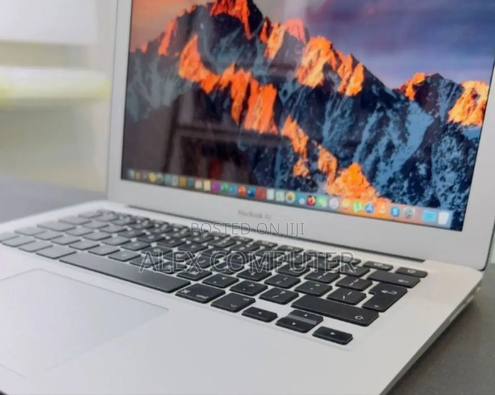 New Laptop Apple MacBook Air 2017 8GB Intel Core I7 SSD 128GB