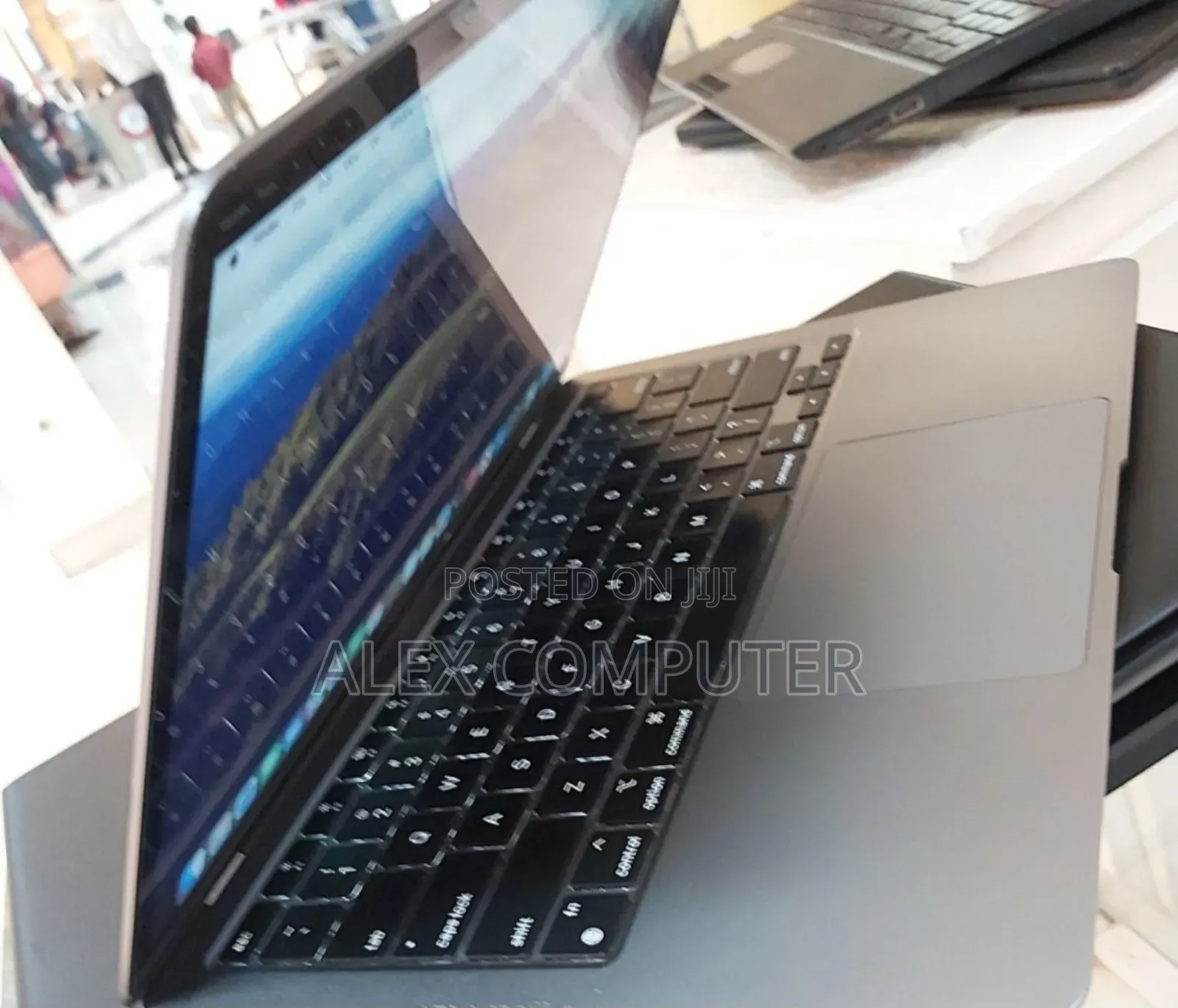 New Laptop Apple MacBook Air 2020 M1 8GB Apple M1 SSD 256GB