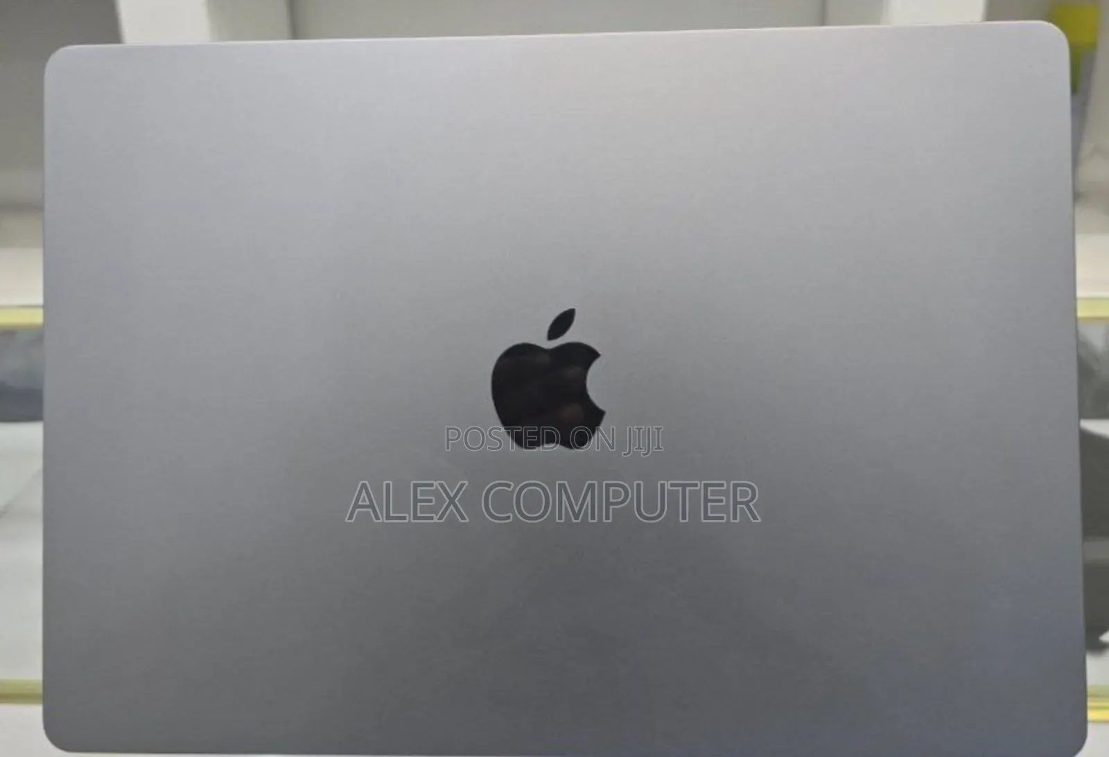 New Laptop Apple MacBook Air 2022 M2 8GB Apple M2 SSD 256GB