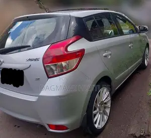 Toyota Yaris SE Hatchback 5dr 2015 Silver