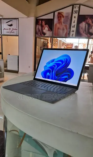 New Laptop Microsoft Surface 16GB Intel Core I7 SSD 256GB