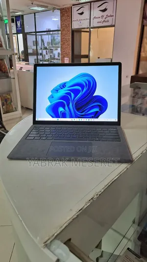 New Laptop Microsoft Surface 16GB Intel Core I7 SSD 256GB