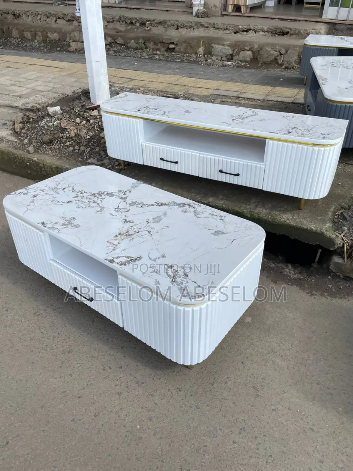 1,50 Cm ቲቪ እስታንድ እና ጠረጴዛ