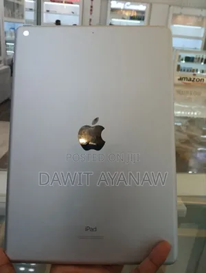 Photo - New Apple iPad 10.2 (2021) 128 GB Silver