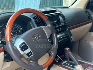 Toyota Land Cruiser 2015 White