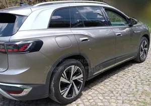 Photo - Volkswagen ID.6 2022 Silver