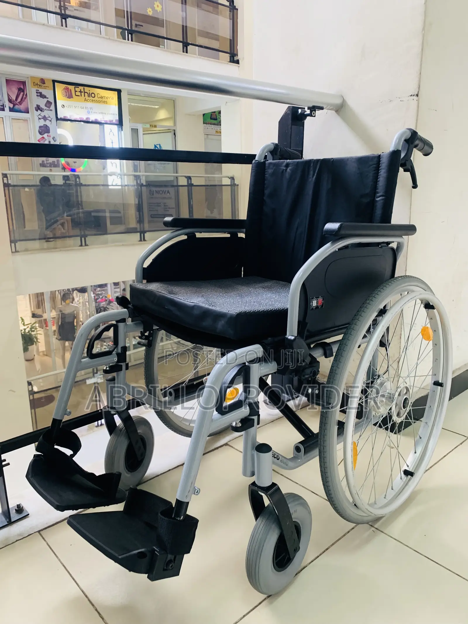 American New Wheelchair/Folding Comfortable Wheelchair/