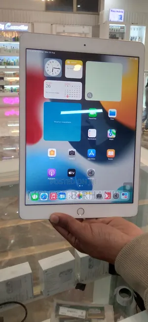 New Apple iPad Wi-Fi 128 GB Silver