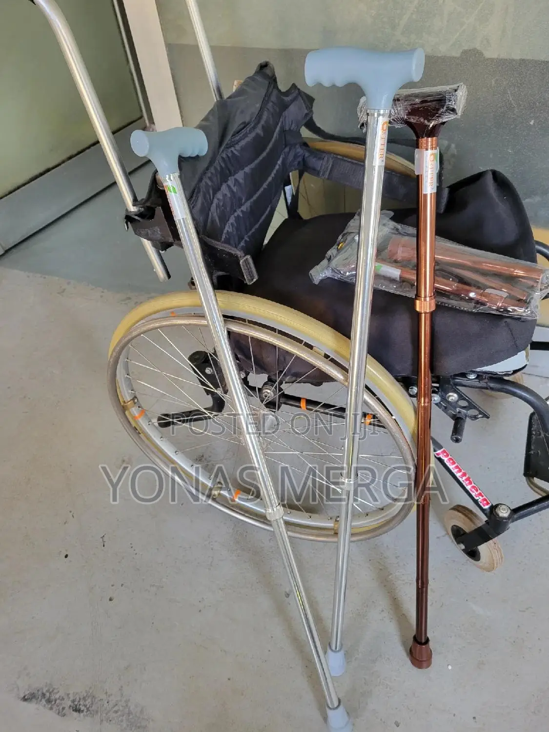 Walking Stick/Cane +Fitted With Rubber Shoe for Safety