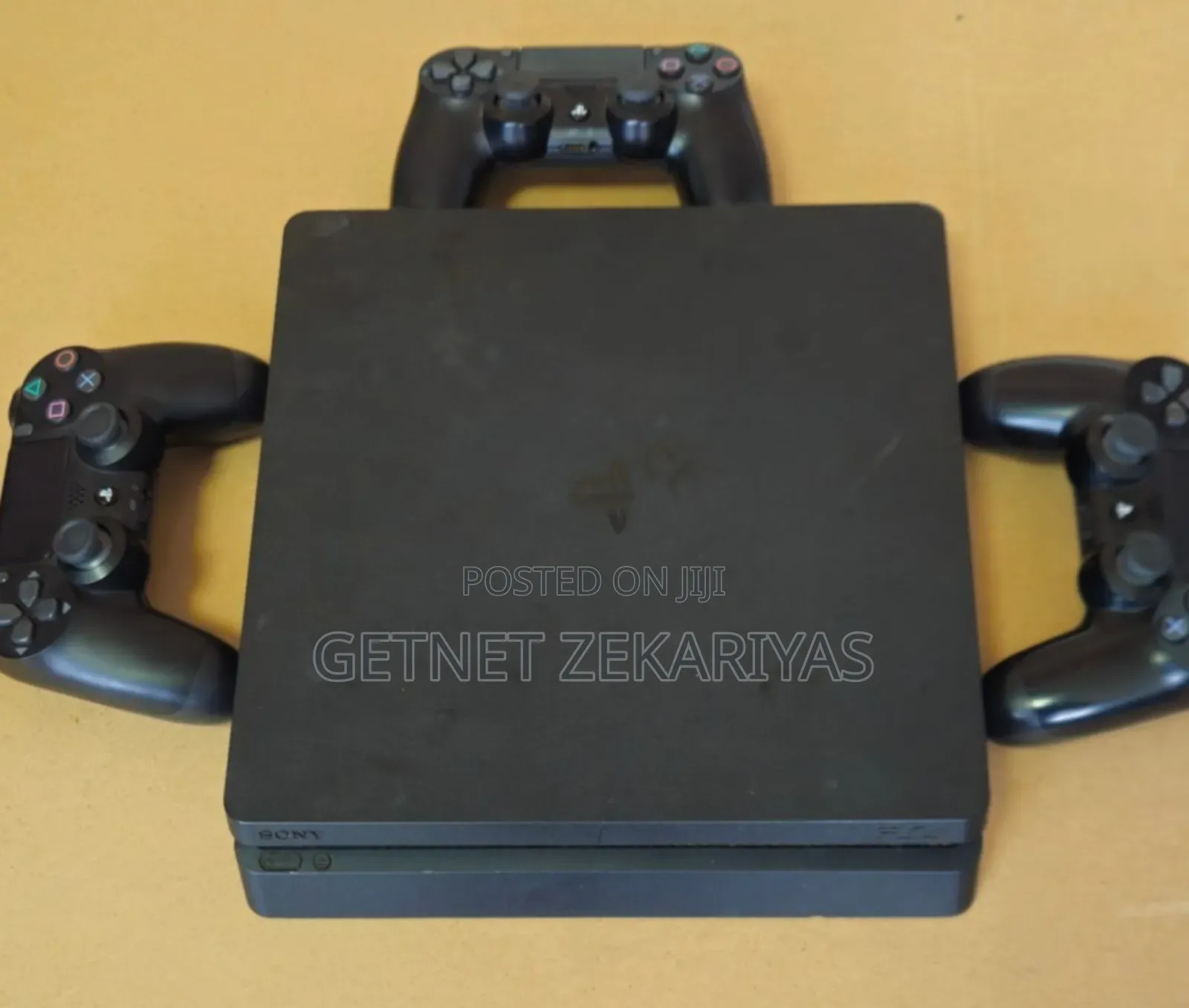 Plsystation 4 Slim