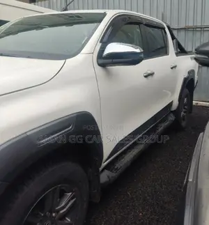New Toyota Hilux 2021 White