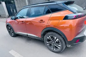 Peugeot 2008 2022 Orange