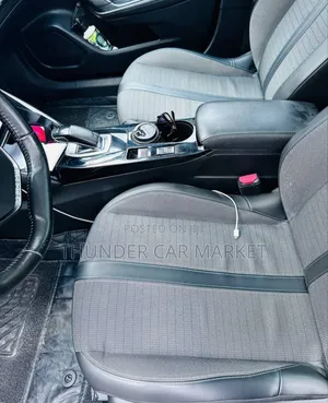 Peugeot 2008 2022 Orange