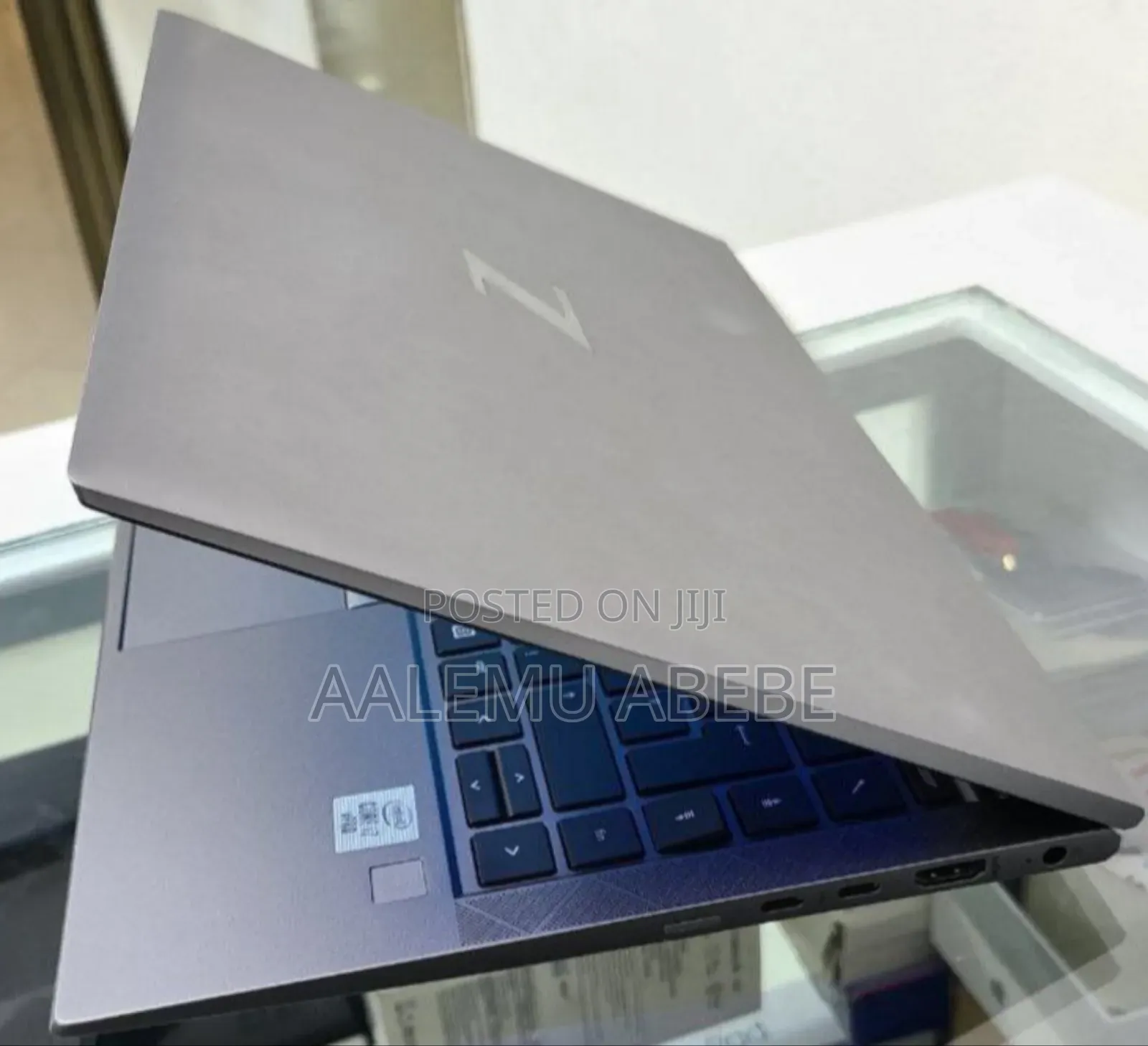 New Laptop HP ZBook Firefly G8 16GB Intel Core I7 SSD 512GB