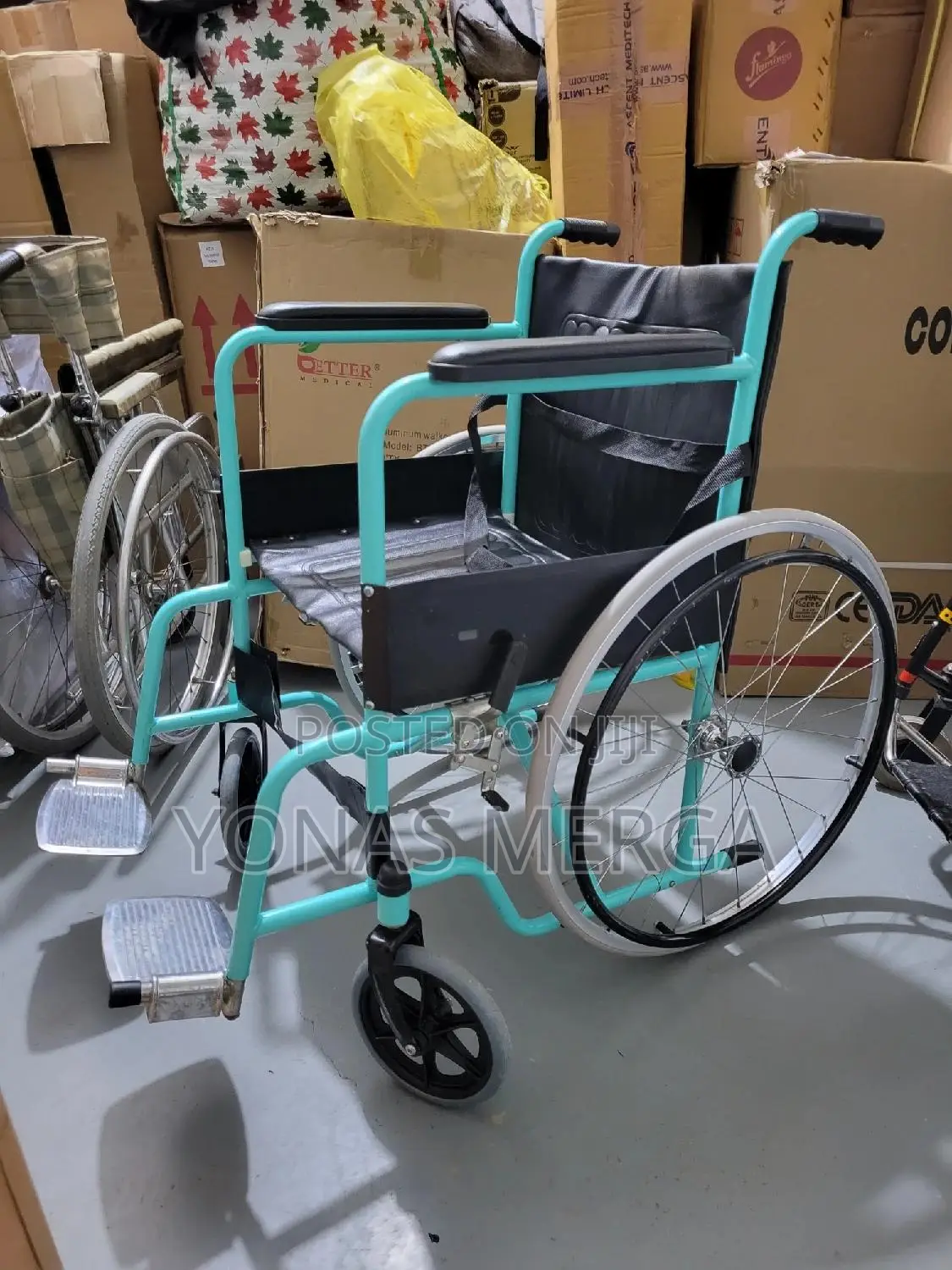 Used Wheelchair Easy to Deal With Variety of Road Conditions
