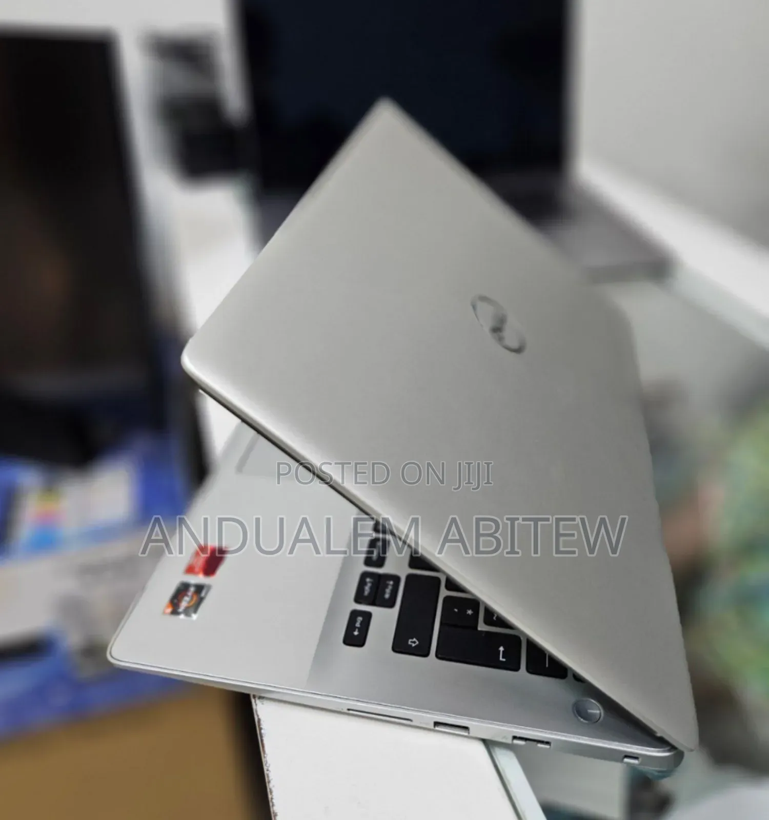 New Laptop Dell Inspiron 15 8GB AMD Ryzen 5 SSD 256GB