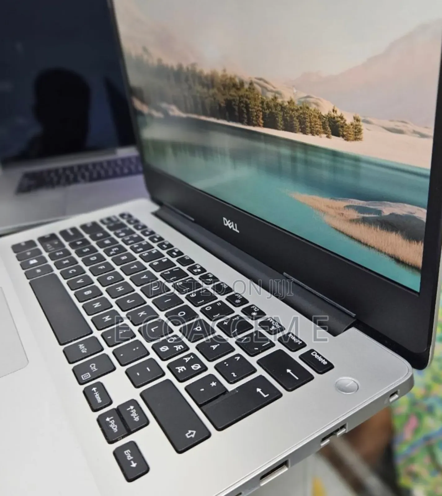 New Laptop Dell 8GB AMD Ryzen 5 SSD 256GB