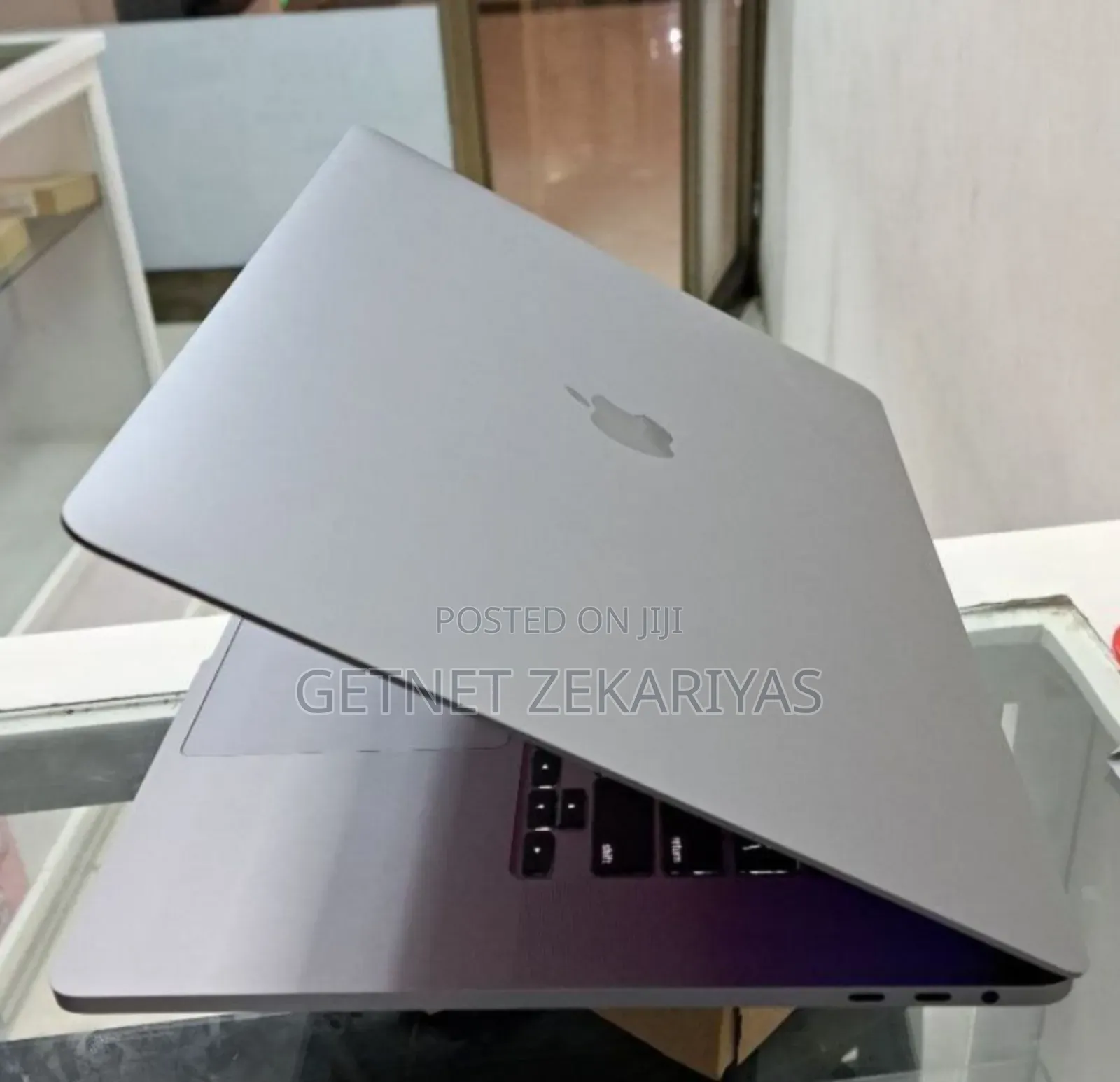 New Laptop Apple MacBook Pro 2018 32GB Intel Core I9 SSD 1T