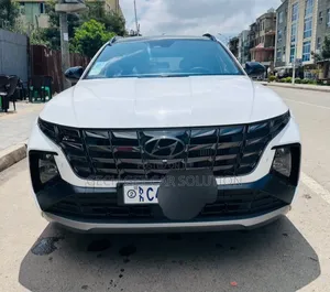 Photo - Hyundai Tucson 2022 White