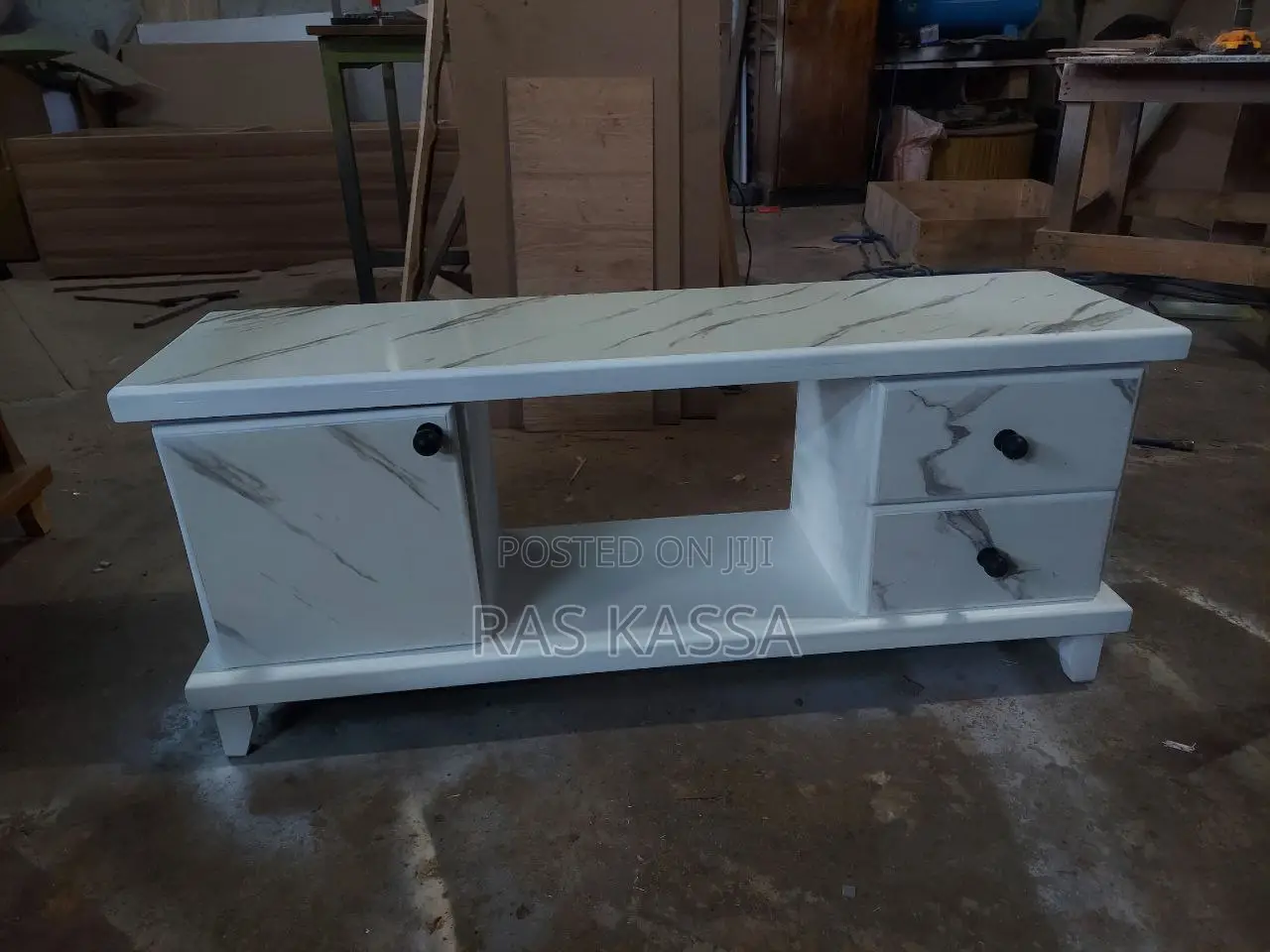 1,20 ቲቪ እስታንድ