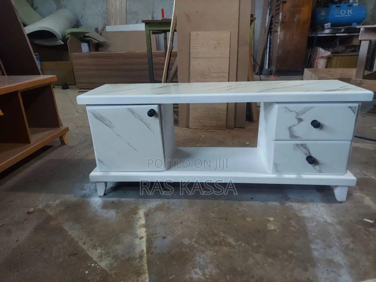 1,20 ቲቪ እስታንድ