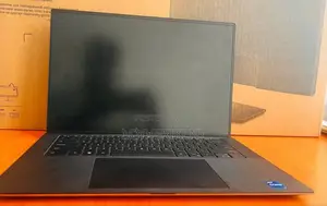 New Laptop Dell Precision 15 3520 16GB Intel Core I7 SSD 512GB