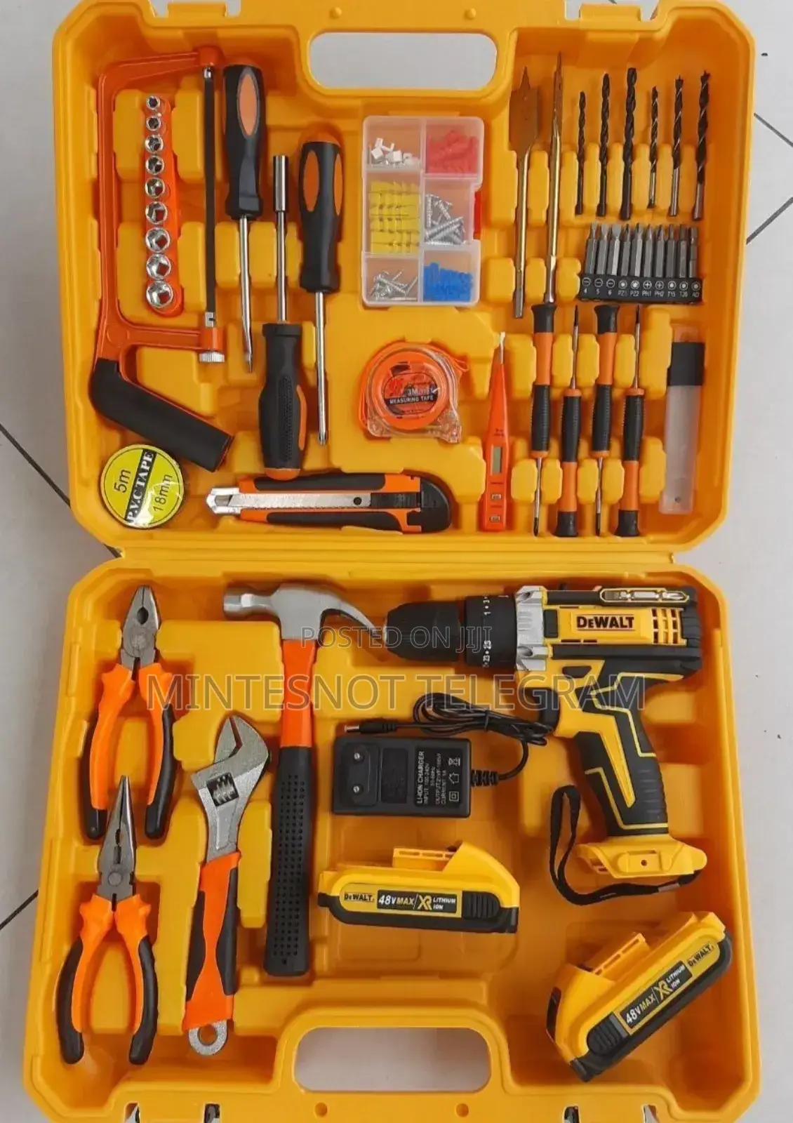 Dewalt Chargeable Drill With Accessories 9000