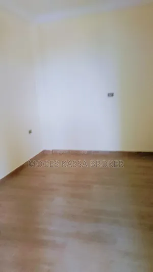 2bdrm Apartment in አስቸኳይ የሚሸጥ ፊጋ ኖህ እሪል, Yeka for sale