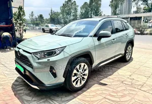 Photo - Toyota RAV4 2020 Silver