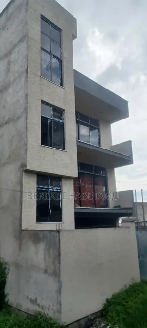 6bdrm House in አዲስ አበባ, Nifas Silk-Lafto for sale