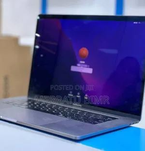 New Laptop Apple MacBook Pro 2017 16GB AMD SSD 512GB