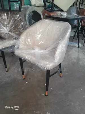 የሆቴል የካፌ የሥጋ ቤት የባር ወምበርና ጠረጼዛ