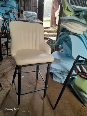 የሆቴል የካፌ የሥጋ ቤት የባር ወምበርና ጠረጼዛ