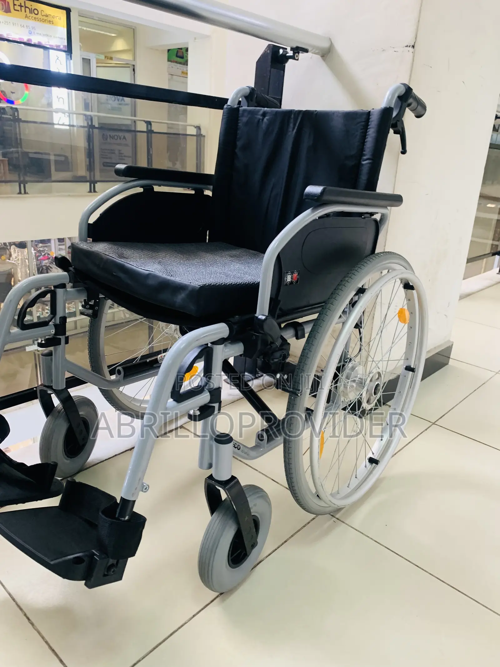 Wheelchair/Foldable And Flexible American Wheelchair
