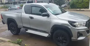 Toyota Hilux 2020 Silver