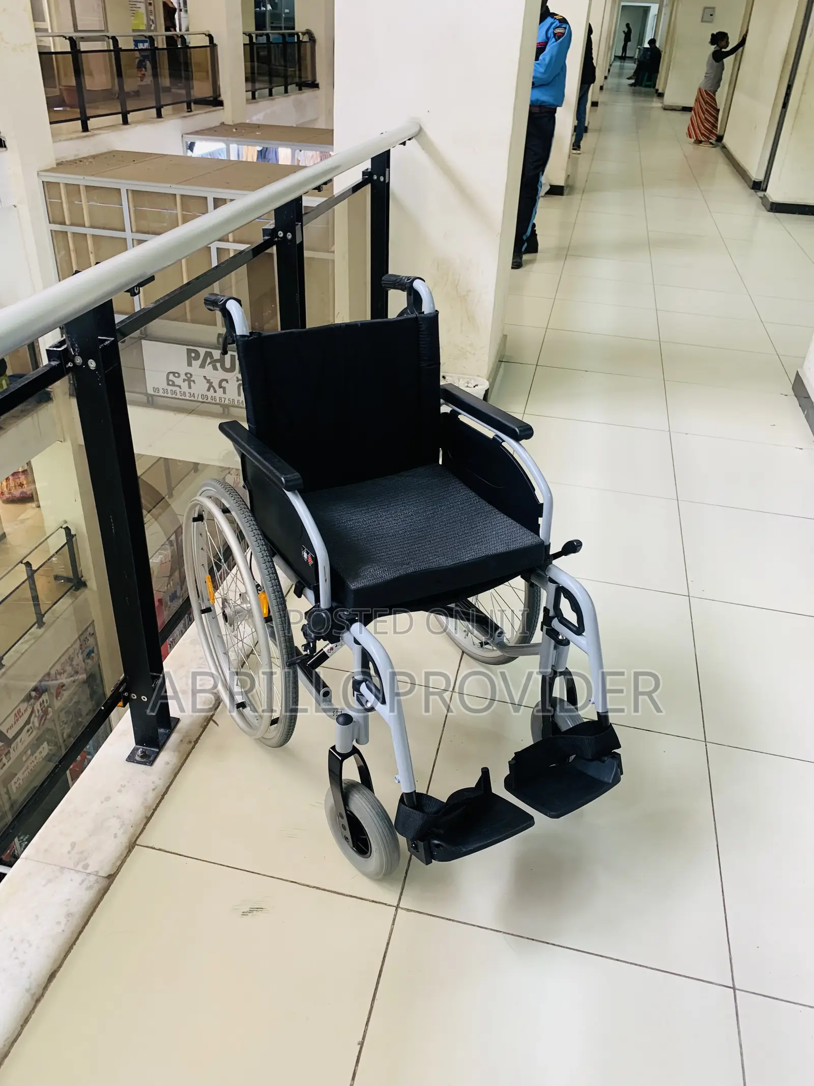 New American Comfort Wheelchair/Full Rubber Wheelchair