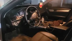 Mercedes-Benz C200 2009 Gold